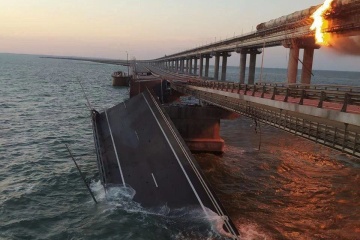 Brand auf Krim-Brücke, Fahrbahn laut ukrainischen Luftstreitkräften teilweise zerstört