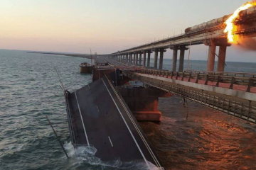 Une section de la route du pont de Crimée détruite, selon l’armée de l'air ukrainienne 