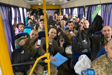 ウクライナ、３２名の生存軍人の帰還と６３名の軍人遺体の返還を報告