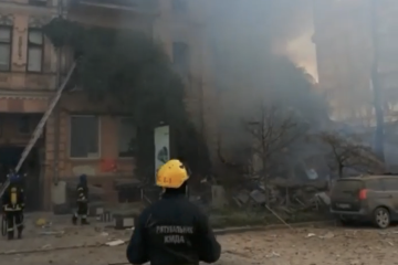 キーウ市への自爆型無人機攻撃、住宅へ着弾　住民２名が瓦礫の下
