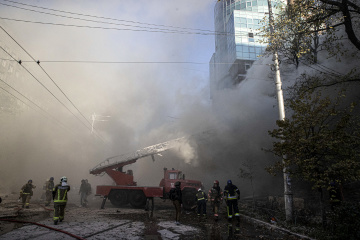 Dos muertos en el ataque con drones contra un edificio residencial en Kyiv
