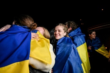 露軍拘束から解放された１０８名のウクライナ人女性の写真・動画