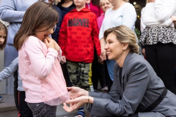 First Lady visits Ukrainian refugees in Germany