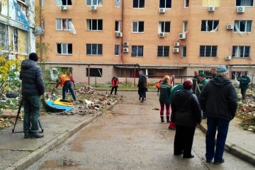 Durch Beschuss in Mykolajiw fünf Hochhäuser und Privatsektor getroffen