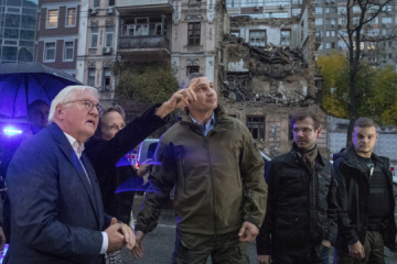 Kliczko pokazał Steinmeierowi konsekwencje rosyjskiego ostrzału w centrum Kijowa

