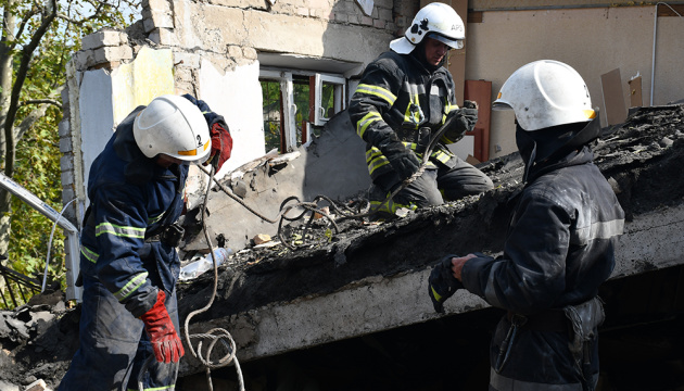 Ракетний обстріл Миколаєва: під завалами будинку знайшли тіло молодої жінки