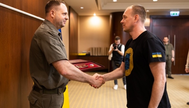 Azov Regiment commanders awarded Orders of Gold Star