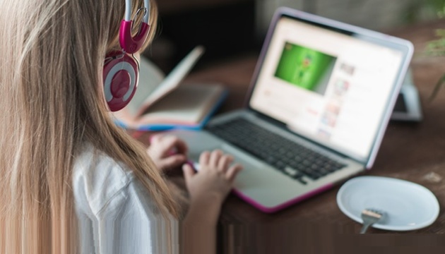 В Україні 250 тисяч дітей навчаються у дитсадках онлайн 