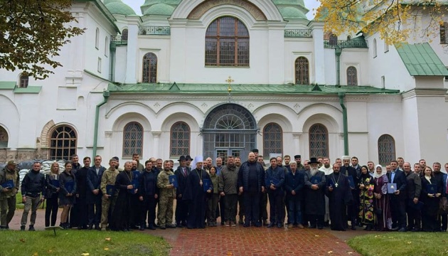 Стефанчук нагородив грамотами військових капеланів