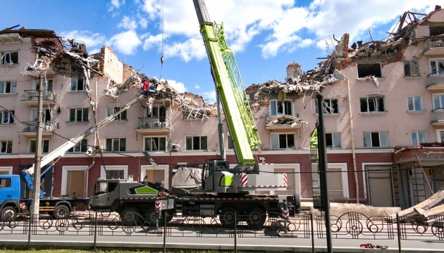 У Чернігові вимагають розпочати демонтаж зруйнованого готелю «Україна»