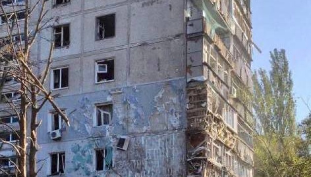 Russian missile hits yard of apartment block in Zaporizhzhia