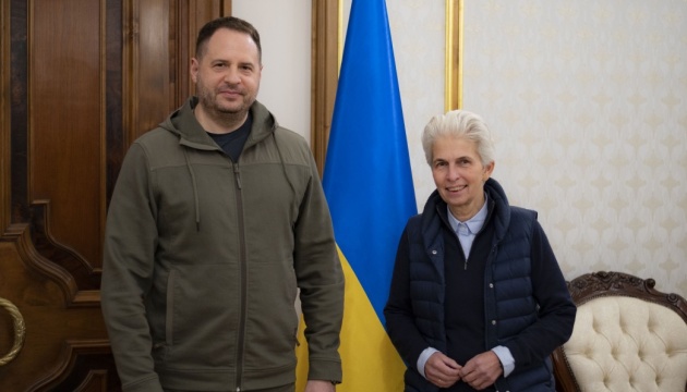 Єрмак обговорив із головою оборонного комітету Бундестагу посилення допомоги Україні