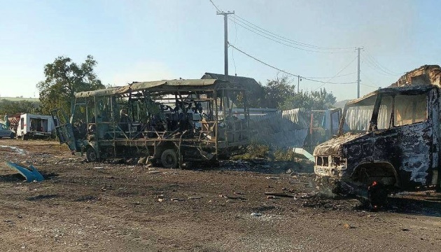 росіяни обстріляли колону цивільних авто на Херсонщині з літака, загинули щонайменше п'ятеро