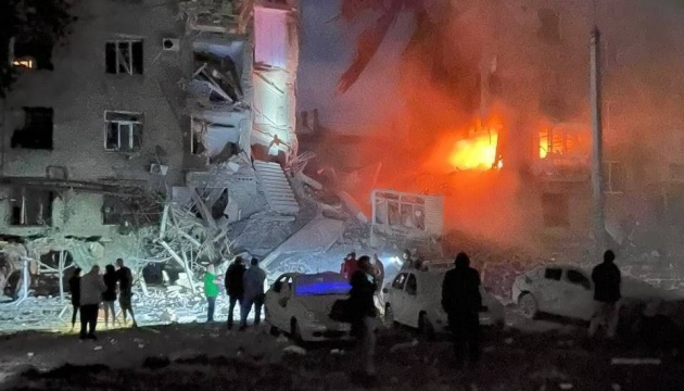 Нова атака росіян на Запоріжжя: у центрі міста зруйнований багатоповерховий будинок