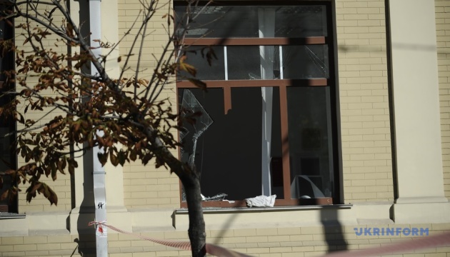 Ракетний удар по Києву: пошкоджені 45 будинків, заклади культури й освіти
