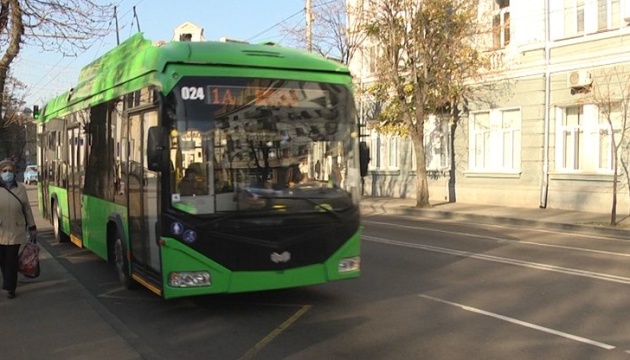 У Житомирі трамваї та тролейбуси на лінії поки що не випускатимуть 