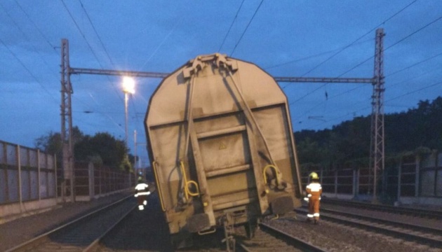 У Чехії вантажний потяг зійшов з рейок і перекинувся