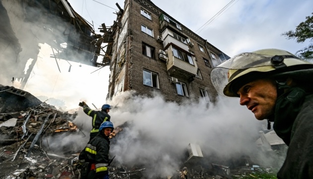 Атака на Запоріжжя: росіяни ракетами цілять у житлові будинки