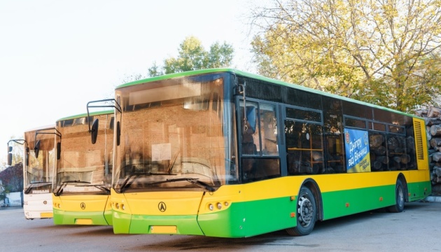 Вінниця відправила три автобуси для відновлення громадського транспорту Дніпра