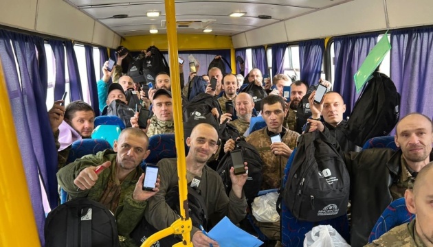 ウクライナ、３２名の生存軍人の帰還と６３名の軍人遺体の返還を報告