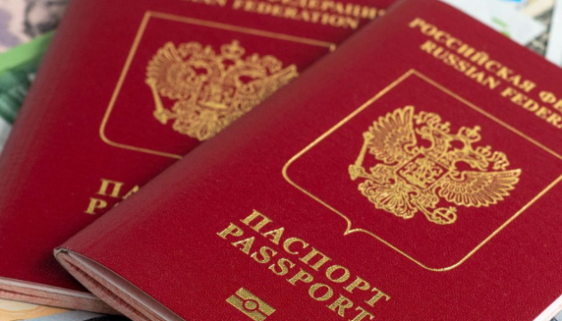 Болгарія запроваджує візи для росіян зі службовим паспортом