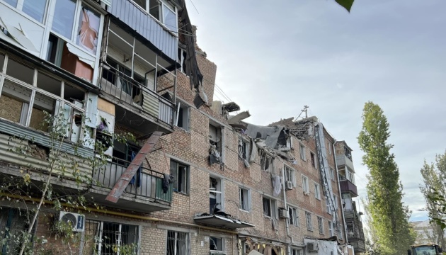 Two civilian bodies recovered from under rubble of apartment block in Mykolaiv