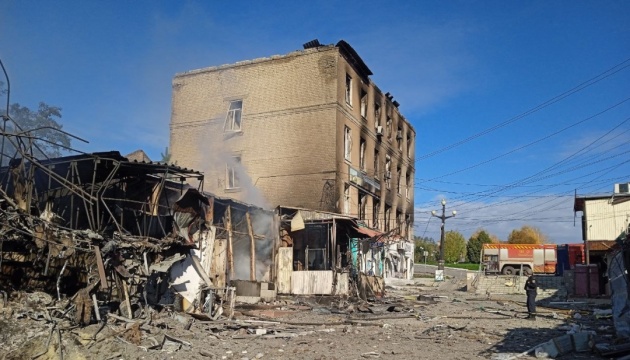 У Куп’янську внаслідок обстрілу рф згоріли три будівлі 