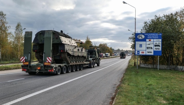 Відремонтовані в Литві PzH2000 повертаються на поле бою в Україну