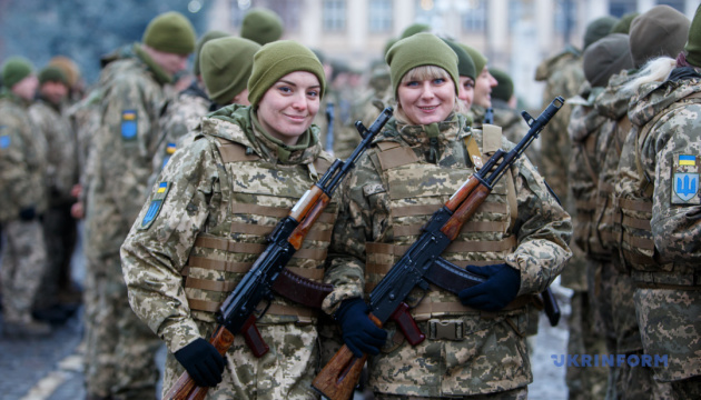 Mehr als 40.000 Frauen dienen in Streitkräften, 5.000 von ihnen stehen an vorderster Linie