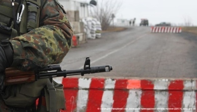 Invaders block civilian cars at checkpoint in Zaporizhzhia region