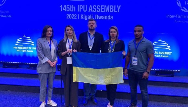 L'Assemblée de l'UIP adopte une résolution condamnant la guerre en Ukraine
