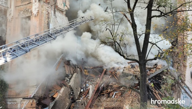 Rescatadas 18 personas del edificio atacado con drones kamikaze en Kyiv
