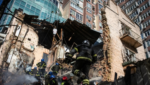 Близько 800 будинків у столиці зруйновані або пошкоджені – мер