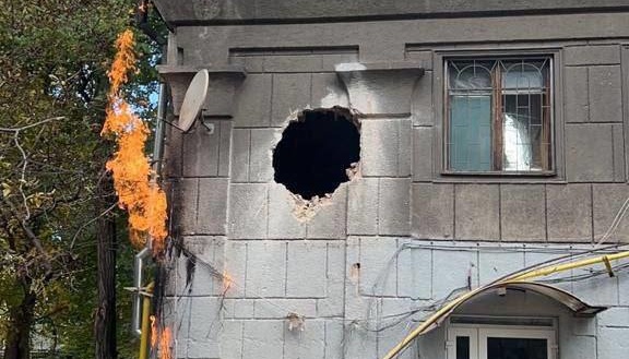 Унаслідок ракетного удару по Запоріжжю постраждали житлові будинки та інфраструктура