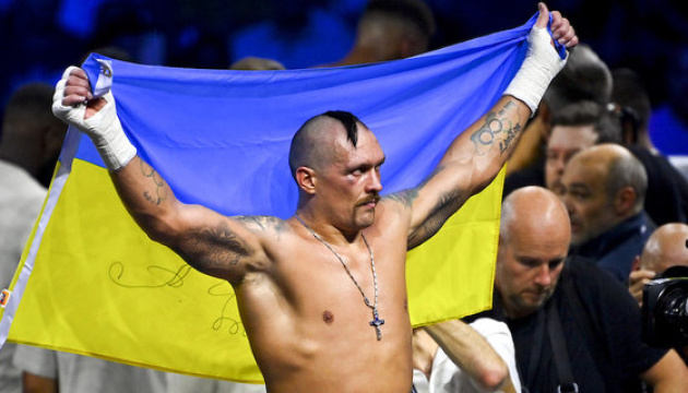 Український боксер Олександр Усик отримав спеціальний пояс WBC