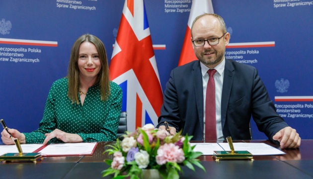 Британія виділить Польщі £10 мільйонів для українських біженців