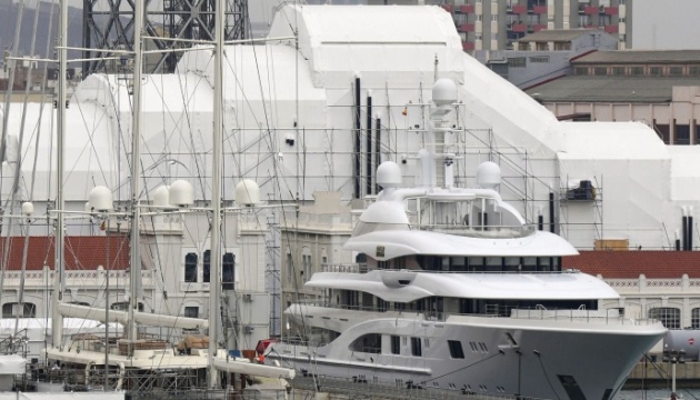 Яхту російського олігарха затримали в Барселоні – ЗМІ