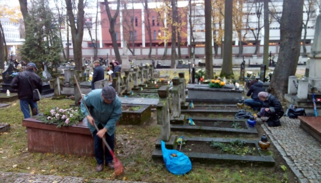 Українське товариство проведе прибирання могил воїнів УНР у Любліні
