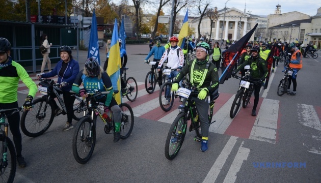 У Києві відбувся благодійний велопробіг на підтримку родин військовослужбовців