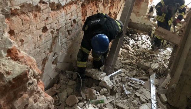 Рятувальники під завалами на території Святогірської лаври знайшли ще одне тіло