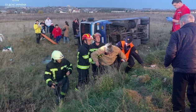 На Тернопільщині перекинувся рейсовий автобус, постраждали шість осіб