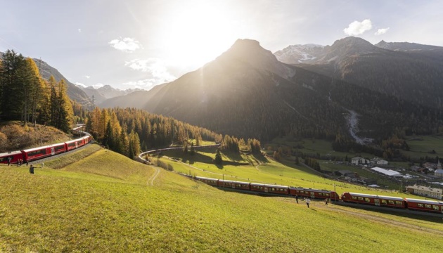 У Швейцарії запустили найдовший в історії пасажирський потяг - майже 2 кілометри