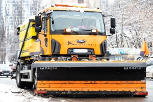 У Києві вночі та зранку на прибирання снігу вийшли 288 машин