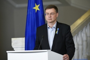 Домбровскіс: Ми не можемо дозволити одній країні зірвати надання Україні €18 мільярдів