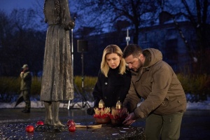 Ukraine's presidential couple, Belgian, Lithuanian PMs honor Holodomor victims