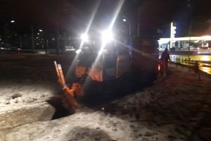 Из-за снегопада в Киеве ночью работали 143 единицы спецтехники