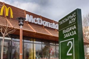 McDonald's у Казахстані тимчасово закрився через припинення постачань з рф – Reuters