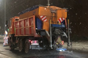 У Києві на дороги вивели майже 140 снігоприбиральних машин