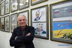 У Києві презентували виставку карикатур «100 поглядів на війну»