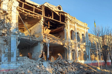 ロシア軍、ウクライナ南部ミコライウ市の学校や住宅をミサイルで破壊